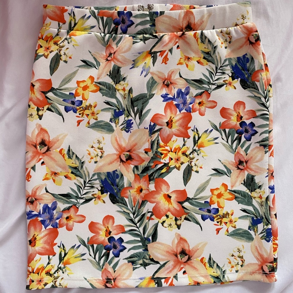 3/$25 Forever 21 Floral Skirt